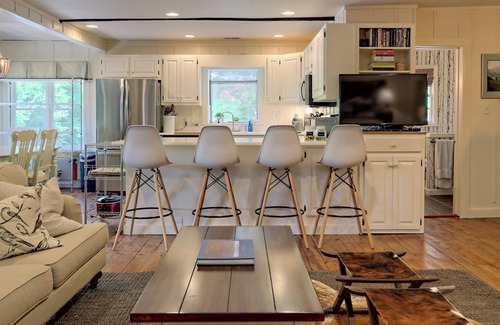 Clayton House | Burton Surf Club - Lakefront with Dock 5 Bedroom Renovation - Sleeps 8