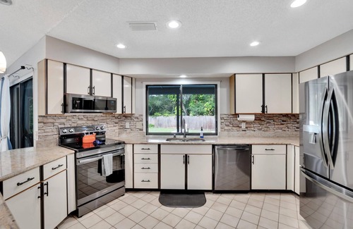 Temple Crest House | Busch Gardens Getaway: 3 King Beds, Pool, Hot Tub, Mini Golf & More!