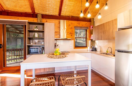 Rosebrook House | Bush Retreat with private jacuzzis, amazing views, great for large groups