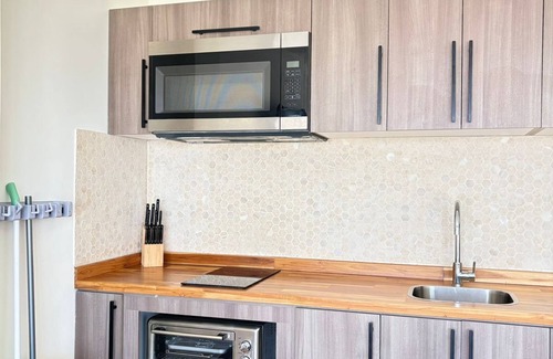 Bushiri Apartment | Bushiri's Long Life Building-2BD/1BA APT-Sleeps 4
