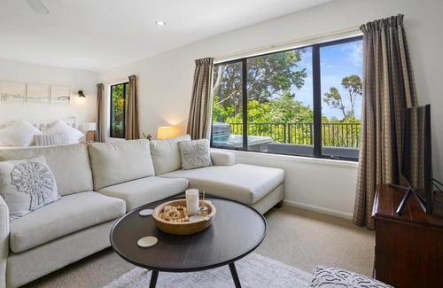 Akaroa House | Bushside Cottage - Akaroa Holiday Home