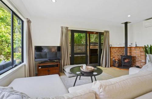 Akaroa House | Bushside Cottage - Akaroa Holiday Home