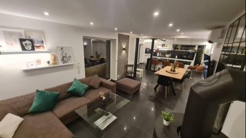 Oberdollendorf Apartment | Business Apartment Loft nähe Bonn 3 SZ