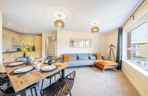 Hatfield Apartment | Business/Family Stay FREE Parking Hatfield