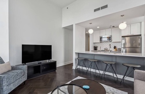 Downtown Pittsburgh Hotel | Business Hub | Spacious Apartment w/Kitchen & Laundry | Near Convention Center