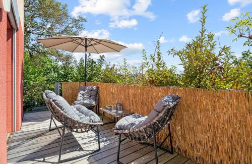 Brugg Apartment | Business I Family Apartment I 1-4 Personen - Aare Blick, nahe Altstadt I Beamer - 99" Leinwand I Terrassen Lounge und Parkplatz