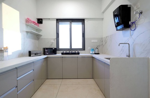 Ghansoli Apartment | Business lesiure - 3 BHK with Balcony-Chef-Laundry