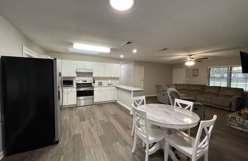 Redlick House | Business Travelers & Near Business District