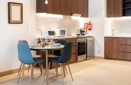 Dubai Apartment | Bustling Beach Hotspot - Stylish Interior - La Mer
