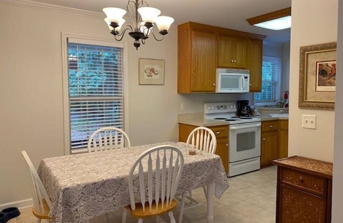 Athens House | Butler Cottage, Pet Friendly, Walk to the brewery.