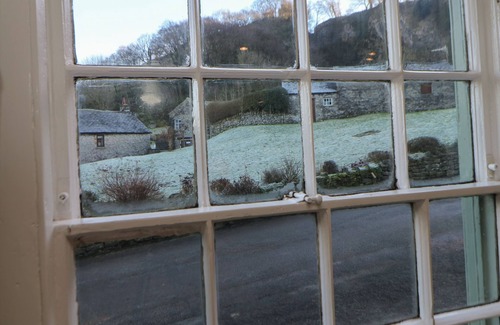 Castleton Cottage | BUTTERCUP COTTAGE, pet friendly in Castleton, Peak District