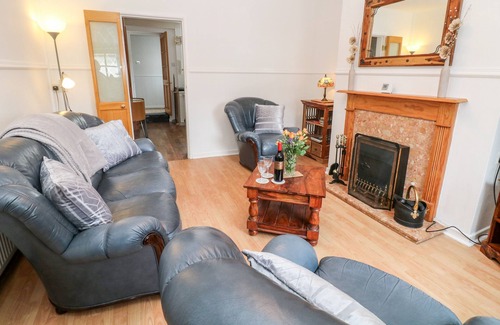 Buxton Cottage | BUTTERCUP COTTAGE, pet friendly, with a garden in Buxton