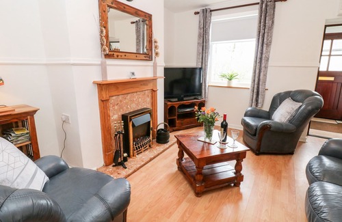 Buxton Cottage | BUTTERCUP COTTAGE, pet friendly, with a garden in Buxton