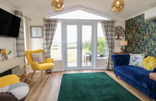 Swadlincote House | Buttercup