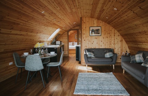 St Harmon Cabin | Buttercup - Glamping Pod with Hot Tub Sleeping 4, Pet Friendly