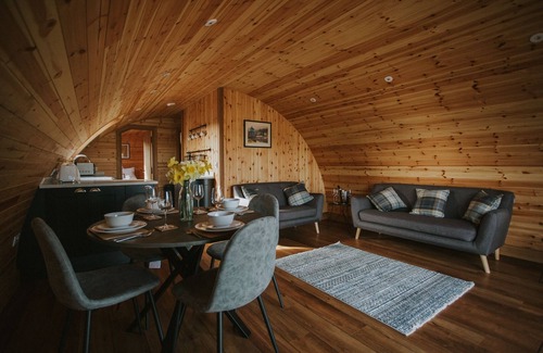 St Harmon Cabin | Buttercup - Glamping Pod with Hot Tub Sleeping 4, Pet Friendly