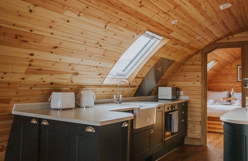 St Harmon Cabin | Buttercup - Glamping Pod with Hot Tub Sleeping 4, Pet Friendly