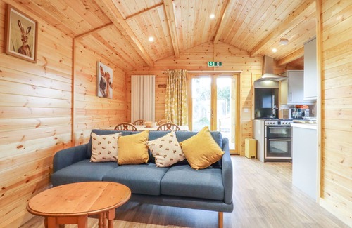 Theberton Cottage | BUTTERCUP LODGE, pet friendly, with a garden in Leiston