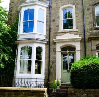 Buxton House | Buxton Bliss - Spacious 5 Bedroom House