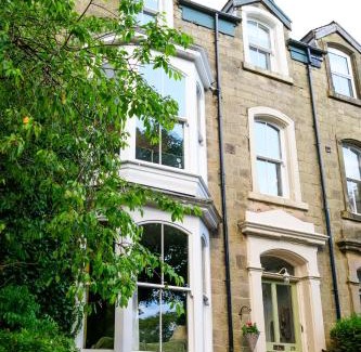 Buxton House | Buxton Bliss - Spacious 5 Bedroom House