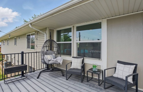 Northridge House | Buy 4 get 5th free-The Homebody Club- Sleeps 16, Xbox, Poker, 6 Bed