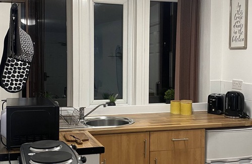 Huddersfield Apartment | Bv Homely Studio Fourteen At Deighton Huddersfield