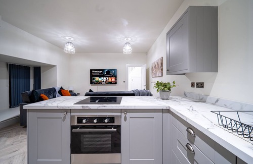 Leeds Apartment | Bv Leeds 2 bedroom Townhouse With Private Parking