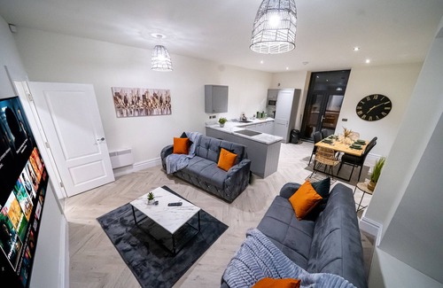 Leeds Apartment | Bv Leeds 2 bedroom Townhouse With Private Parking