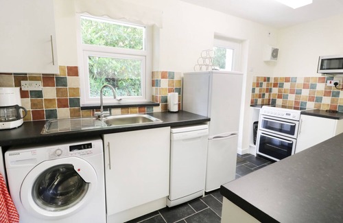 Llanllyfni Cottage | BWLCH YR AWEL COTTAGE, family friendly, with a garden in Penygroes