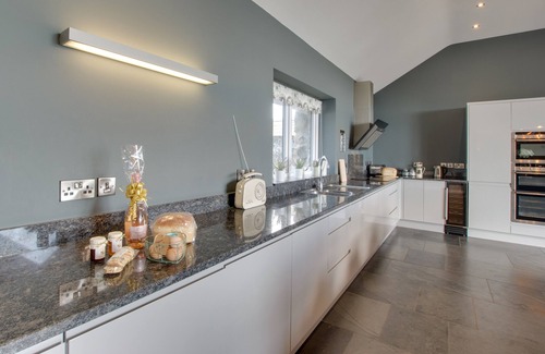 Criccieth House | Bwthyn Ednyfed - Three Bedroom House, Sleeps 6