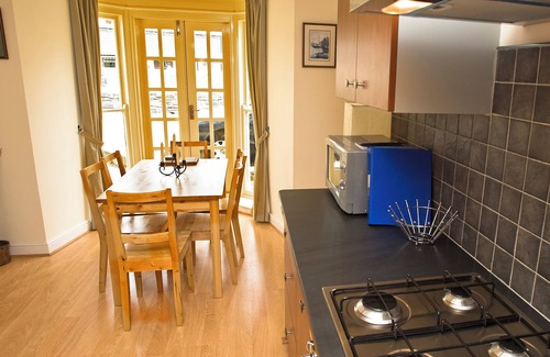 Borth-y-Gest House | Bwthyn Llechen
