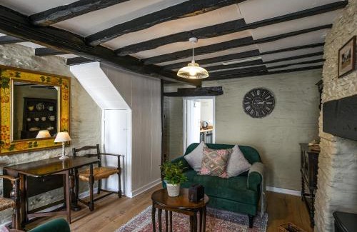 Machynlleth House | Bwthyn Llys Machynlleth Old Court House