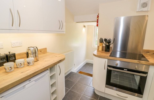 Garndolbenmaen Cottage | BWTHYN PENNANT, pet friendly, character holiday cottage in Porthmadog