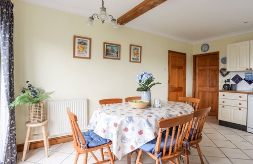 Borth-y-Gest Cottage | BWTHYN, pet friendly, country holiday cottage in Porthmadog
