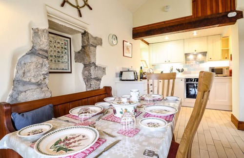 Tyn-y-Gongl House | BWTHYN YR HAFOD, family friendly, with open fire in Benllech