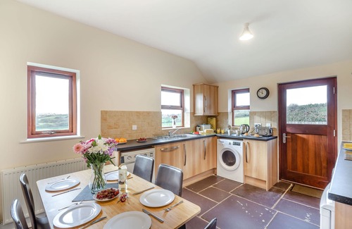 Abersoch Cottage | BWYTHYN-Y-WENNOL, family friendly, with a garden in Abersoch