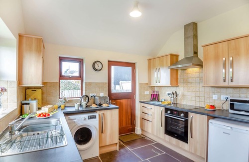 Abersoch Cottage | BWYTHYN-Y-WENNOL, family friendly, with a garden in Abersoch