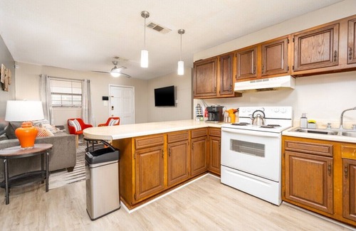 Pineville Apartment | By Hospitals 🏥 & Downtown 🌆 | 3TVs| King 🛏