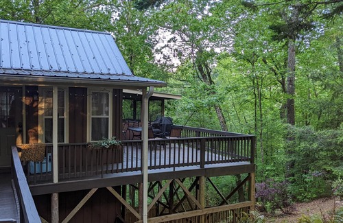 Lakemont Cabin | By Lake Rabun Beach and Angel Falls. Dreamy, dog friendly, and forest views