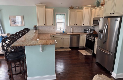 Wildwood House | By the Bay Beautiful and Quiet 4 Bedroom Shore House with Fenced In Back Yard