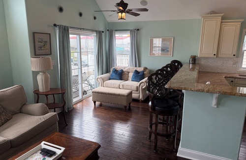 Wildwood House | By the Bay Beautiful and Quiet 4 Bedroom Shore House with Fenced In Back Yard