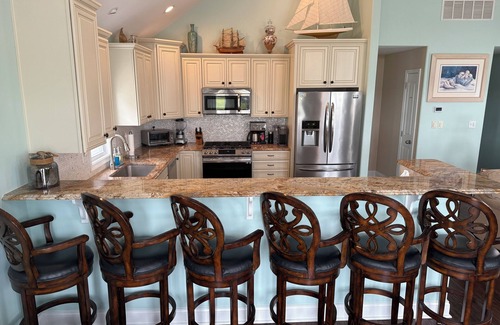 Wildwood House | By the Bay Beautiful and Quiet 4 Bedroom Shore House with Fenced In Back Yard