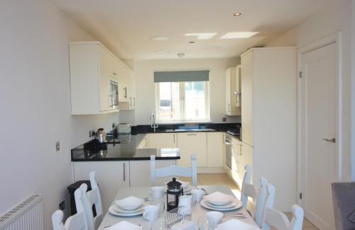 Treyarnon Apartment | BY THE BEACH, The Quies, Beach House