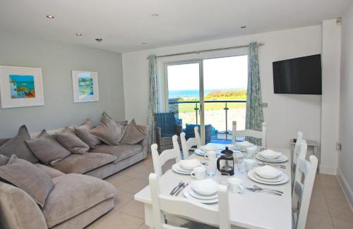 Treyarnon Apartment | BY THE BEACH, The Quies, Beach House