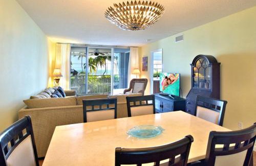 Key West House | By the Beautiful Sea - Key West Beach Front Condo - w Pool Access