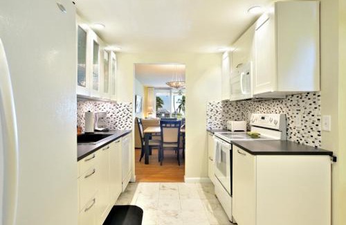 Key West House | By the Beautiful Sea - Key West Beach Front Condo - w Pool Access