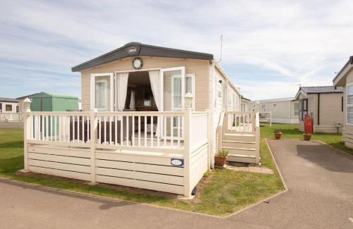 Dymchurch House | By The Sea Beach Swimming Pool