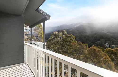 Thredbo Apartment | Byadbo 8 is a newly refurbished two-bedroom apartment
