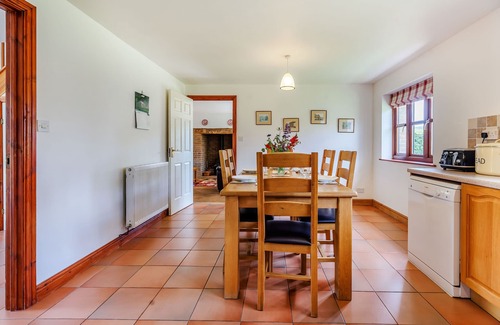 Strefford Cottage | BYNE BROOK COTTAGE, pet friendly, with a garden in Strefford