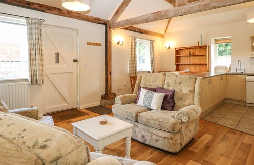 Pulborough Cottage | BYRE COTTAGE 2, family friendly, with pool in Storrington